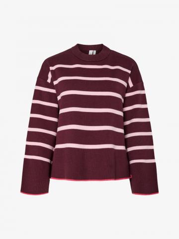 Пуловер в полоску