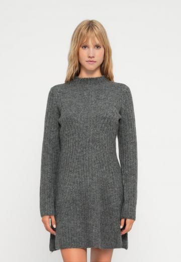 Вязаное платье