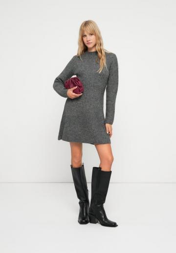 Вязаное платье