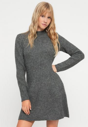 Вязаное платье