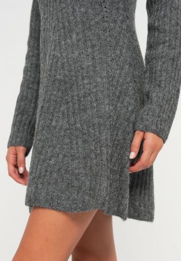 Вязаное платье