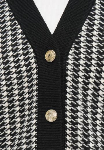 Жаккардовая вязаная кофта
