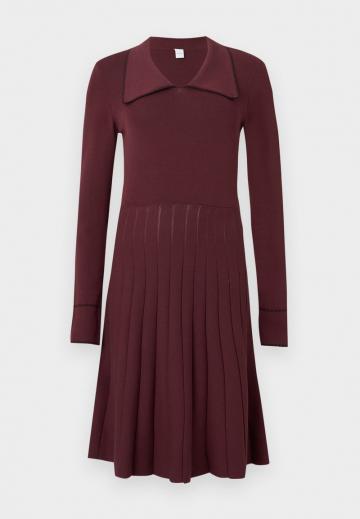 Вязаное платье