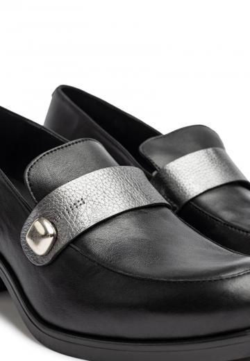 Туфли с высоким носом