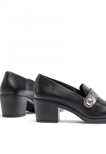 Туфли с высоким носом