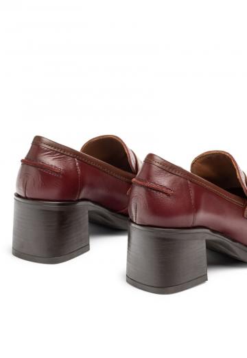 Туфли с высоким носом