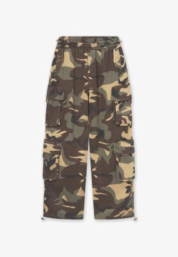 Брюки с накладными карманами