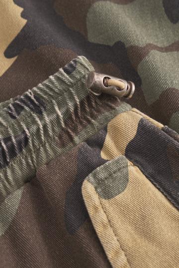 Брюки с накладными карманами