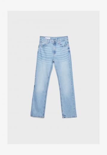 Прямые джинсы