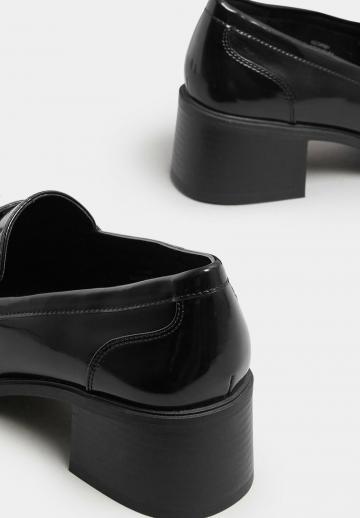 Туфли с высоким носом