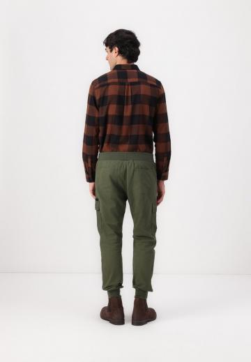 Брюки с накладными карманами