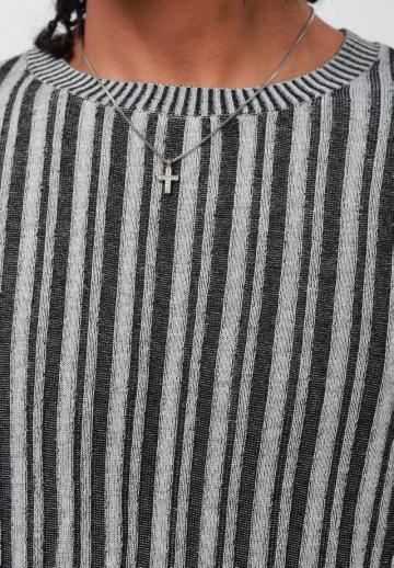 Пуловер в полоску