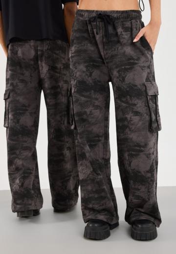 Брюки с накладными карманами