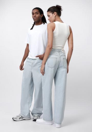 Прямые джинсы