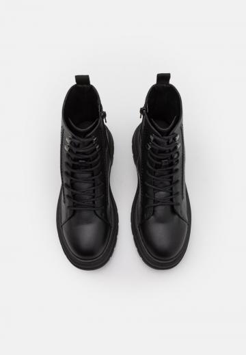 Ботинки на шнуровке