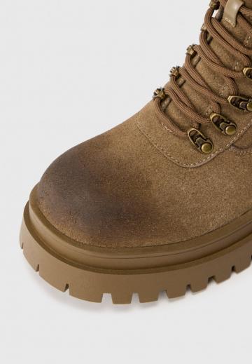 Ботинки на шнуровке