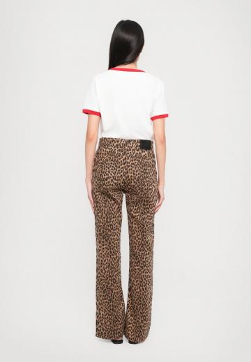 Прямые джинсы