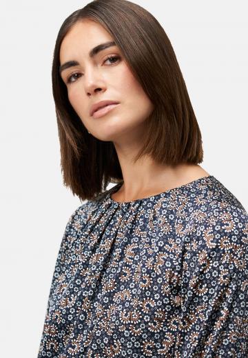 Атласная блузка