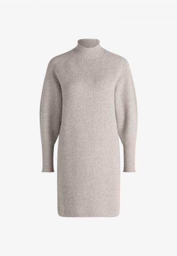 Вязаное платье