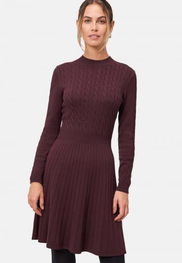 Вязаное платье