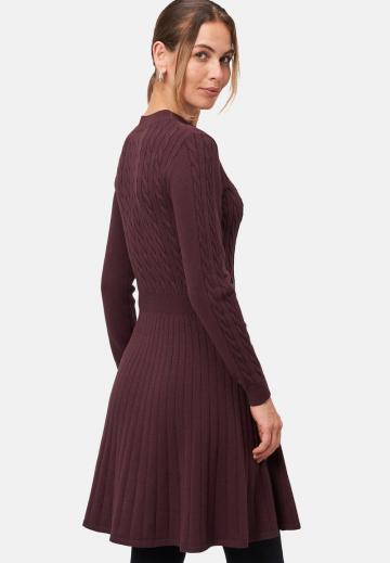 Вязаное платье