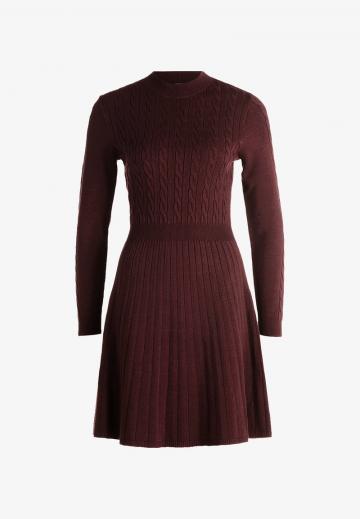 Вязаное платье