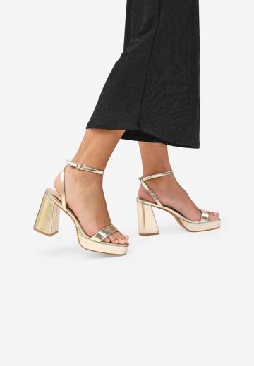 Босоножки на платформе