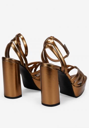 Босоножки на платформе