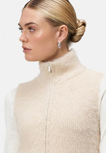 Пуховой жилет