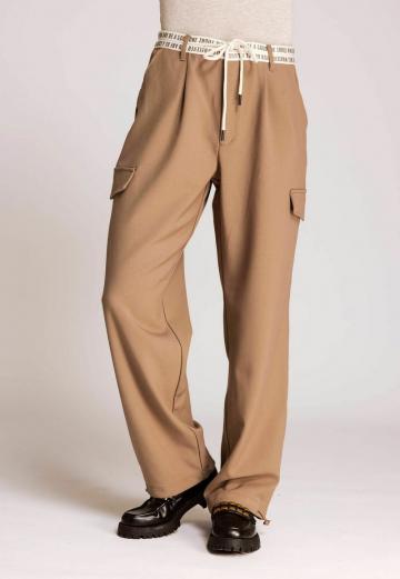 Брюки с накладными карманами