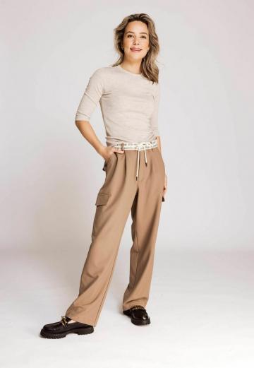 Брюки с накладными карманами