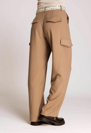 Брюки с накладными карманами