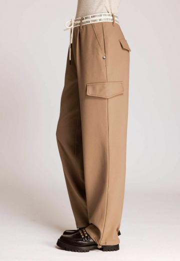 Брюки с накладными карманами