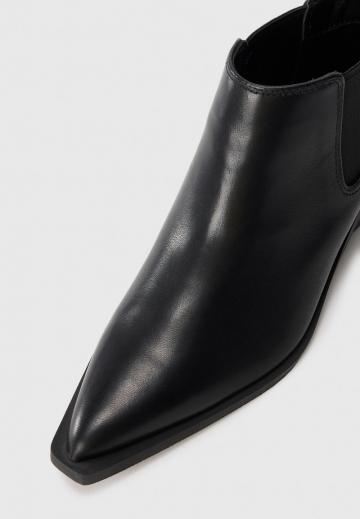 Сапожки на танкетке