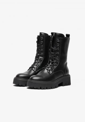 Ботинки на шнуровке