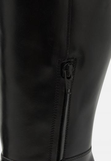 Высокие сапоги