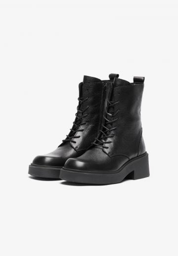 Ботинки на шнуровке