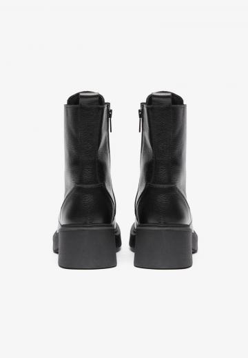 Ботинки на шнуровке