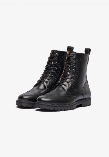 Ботинки на шнуровке