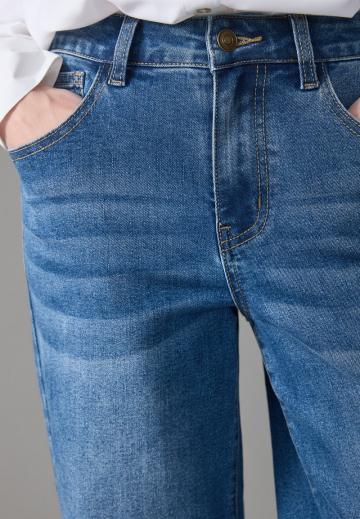Прямые джинсы