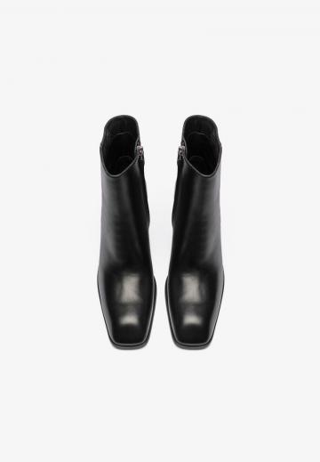 Высокие сапоги