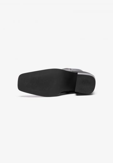 Высокие сапоги