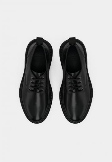 Ботинки на шнуровке