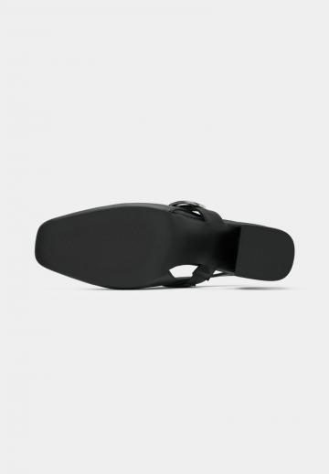 Туфли с ремешком