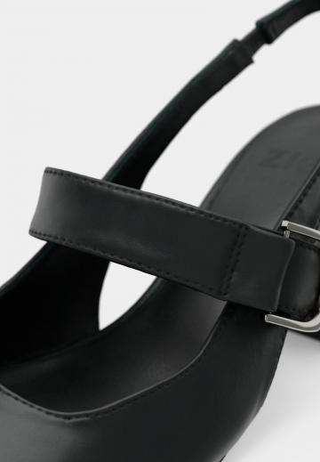 Туфли с ремешком