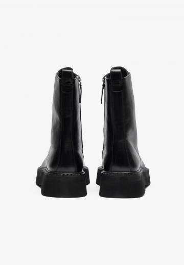 Ботинки на шнуровке