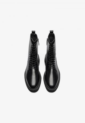 Ботинки на шнуровке