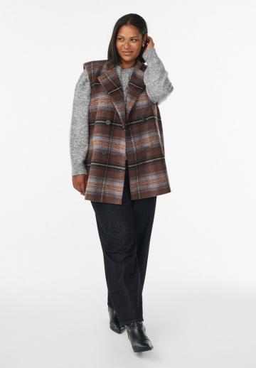 Длинный жилет