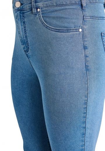 Узкие джинсы