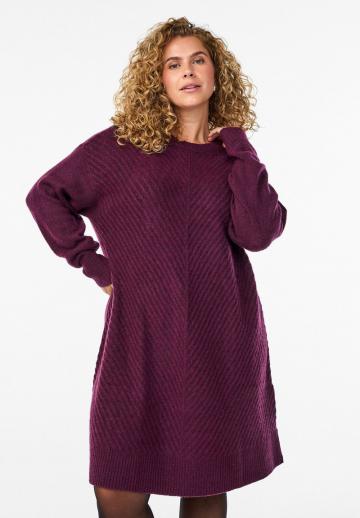 Вязаное платье